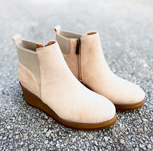 Load image into Gallery viewer, Apple Sauced Wedge