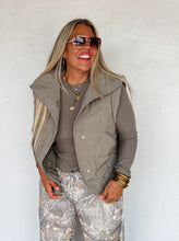 Load image into Gallery viewer, Harlow Puffer Vest - Olive