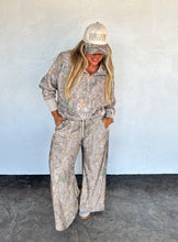 Load image into Gallery viewer, Drift Away Camo Joggers