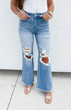 Load image into Gallery viewer, Perfect Fit Lightwash Wide Leg Jeans