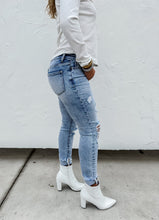 Load image into Gallery viewer, Billie Distressed Skinny Jean