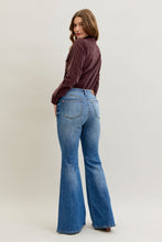 Load image into Gallery viewer, Jacqueline Flare Judy Blue Jeans
