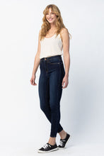 Load image into Gallery viewer, Seams To Good Cell Phone Pocket Judy Blue Jeans
