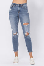 Load image into Gallery viewer, Slim Fit Boyfriend Judy Blue Jeans *Final Sale*
